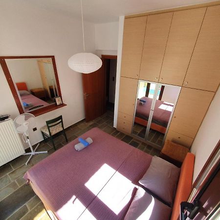 Julia'S Apartment Kalamata Esterno foto