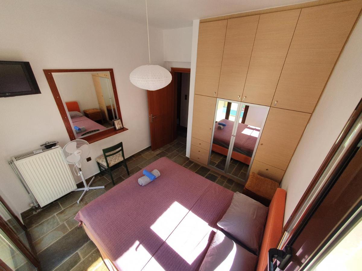 Julia'S Apartment Kalamata Esterno foto
